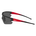 Okulary ochronne przyciemniane Milwaukee odporne na zarysowania i zaparowanie 4932478764